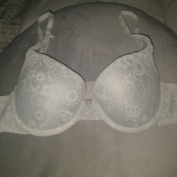 Bras - Picture 2 of 2